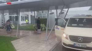 冷清！世界杯意外止步32强，德国队在倾盆大雨中返回慕尼黑