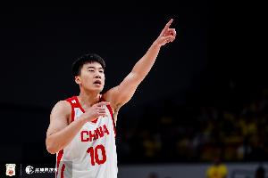 媒体人称：中国男篮锋线优势明显，王俊杰速度远超渡边