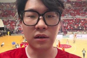 中国男篮负日本19分，主播皓篮球破防：我们国家队还有正常人吗？