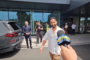 记者:阿莫林亮相利纳特机场,将开启在米兰的执教之旅
