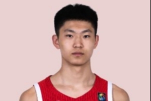表现中规中矩！张淳智全场投篮8中4&罚球3中3 拿下13分5篮板2助攻