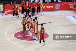 中国男篮面临关键战役！媒体人强调：锋线和篮板是关键！